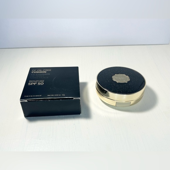 CC OIL-FREE CUSHION BROAD SPECTRUM SPF 50 THE FACE SHOP 0.52 OZ - Picture 5 of 10